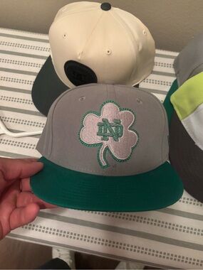 New Era 59FIFTY Notre Dame Fighting Irish Shamrock Fitted Hat Gray/Green Size 7¼